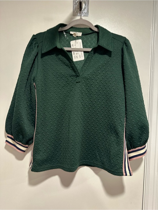 entro Tops - NWT Entro green Embossed Puff Sleeve Henley Top Side Zip Pink Athletic Stripes.